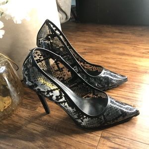 ✨ Snake Print Pumps ✨